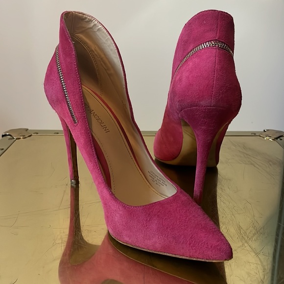 Hot pink pumps! - Picture 4 of 4